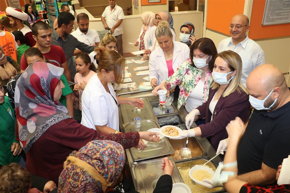 Hastanemizde Emzirme Haftası dolayısıyla hastane yöneticilerimizin katılımlarıyla 2. Pilav Günü Etkinliği  düzenlendi. 